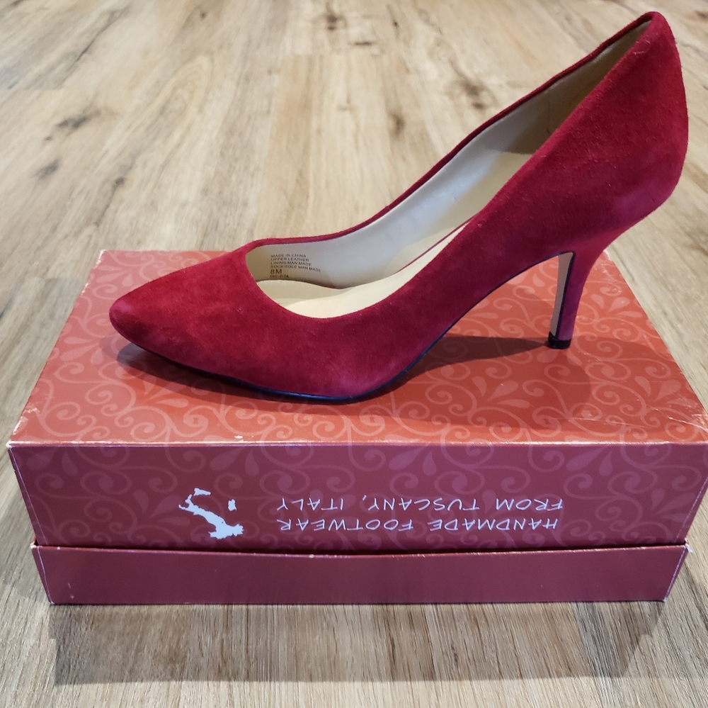 Like new, worn 1x INC size 8 cranberry suede pumps